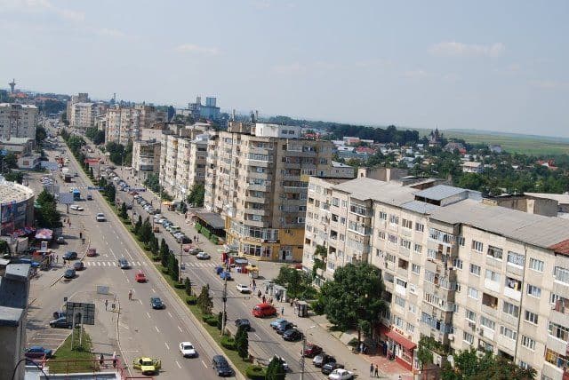 O nouă zi, o nouă deraiere! Infrastructura rutieră din municipiul Botoșani pune serios în pericol viața cetățenilor