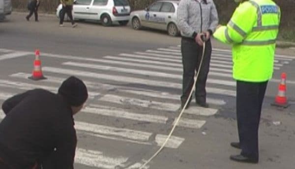 Accident la Dorohoi: Femeie spulberată pe trecerea de pietoni, de un şofer beat, care a fugit de la locul faptei
