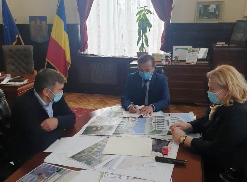25 de străzi din Dorohoi vor fi asfaltate. Astăzi a fost semnat contractul!
