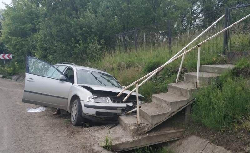 Accident la Suharău! A lovit un pieton, după care s-a izbit într-un cap de pod - FOTO