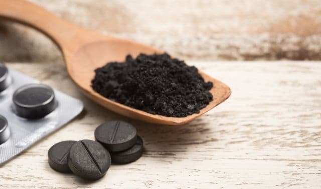 Cărbunele activ, campion al detoxifierii intestinelor și pielii
