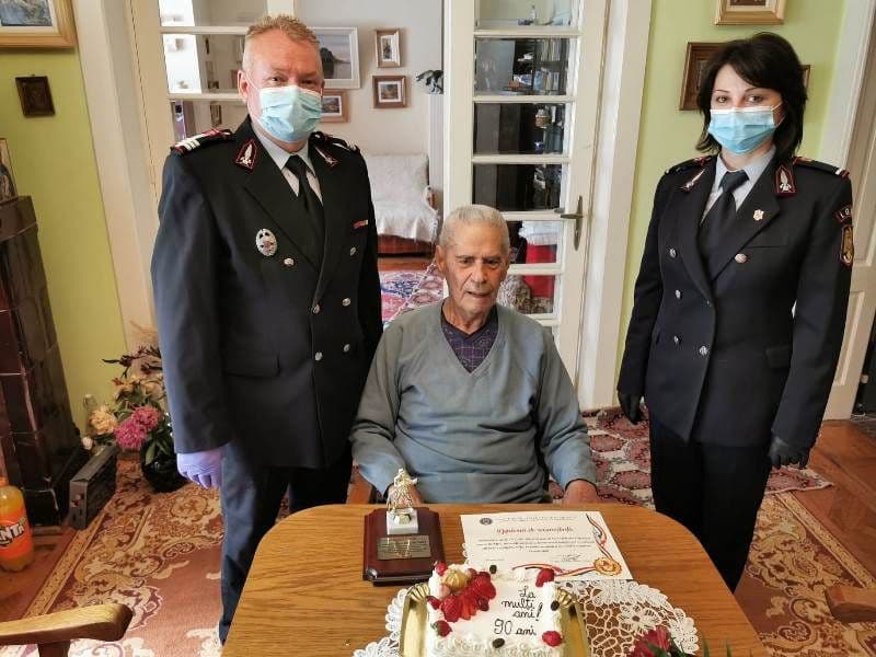Unul din cei mai longevivi pompieri din Botoșani, sărbătorit la 90 de ani - FOTO