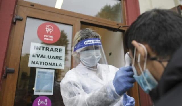 Începe Evaluarea Națională. Elevii cu temperatură vor fi testaţi de patru ori