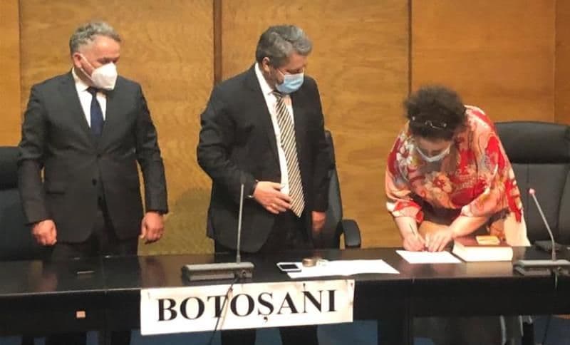 Dorohoianca Laura Cronț a depus jurământul și a fost învestită în funcția de subprefect