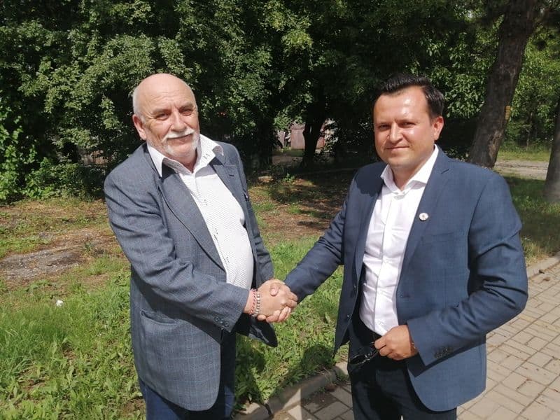 Tânăr afacerist din Botoșani într-o întâlnire neregizată