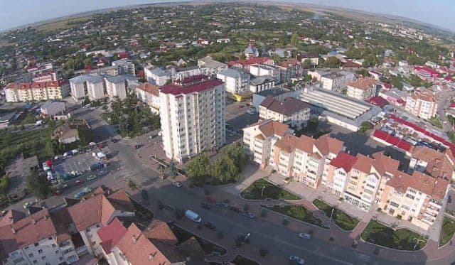 Primim la redacție – Dorohoi, orașul trandafirilor, al pavelelor, dar și al incompetenței și bătăii de joc...