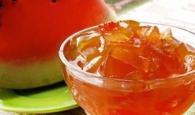 Dulceață din coajă de pepene roșu