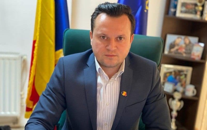 Cătălin Silegeanu „Ce veți vota asta veți avea… Indiferent că acceptați Pomeni Electorale - 1 litru de ulei sau zahăr”
