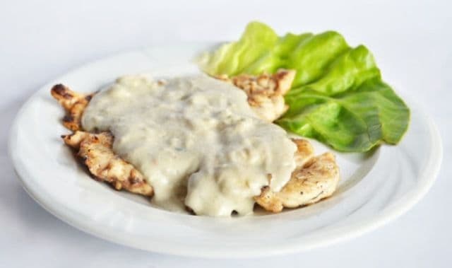 Piept de pui cu sos gorgonzola