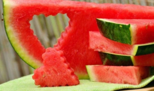 Fructul-vedetă al verii PEPENELE ROŞU - bogat în vitamine și antioxidanți