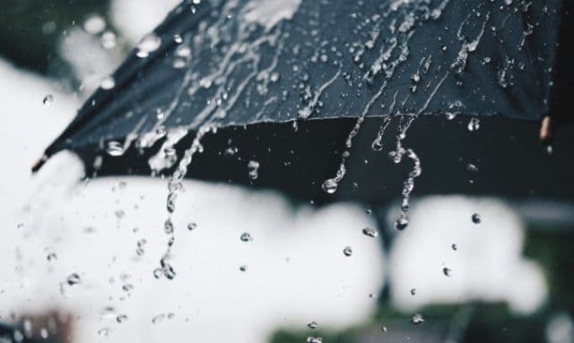 Se întorc furtunile. Meteorologii anunță COD GALBEN de PLOI și VÂNT