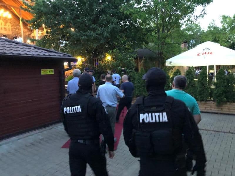 Controale la terase și centre comerciale în Botoșani. Ce amenzi au dat polițiștii - FOTO
