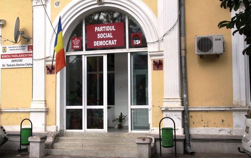 Unii fac proiecte și muncesc, alții beau și chefuiesc! PSD = 500 de investiții în județul Botoșani, PNL = Zero investiții, zeci de petreceri și tunur