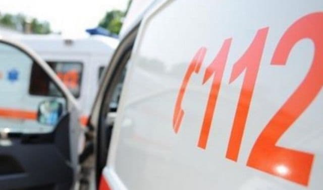 Pieton acroşat de o maşină. Şoferul vinovat depășea neregulamentar un alt autoturism
