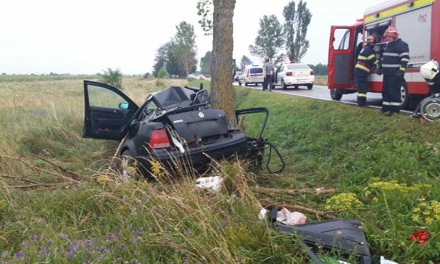 Femeie din Botoșani decedată după ce mașina în care se afla s-a izbit de un copac