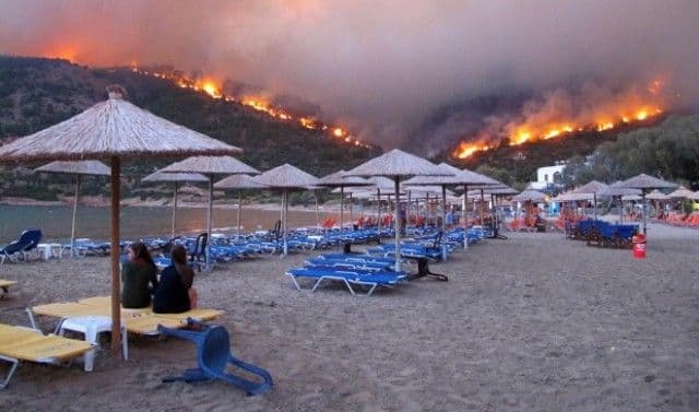 Atenţionare de călătorie pentru Grecia! Pericol ridicat de incendii în mai multe regiuni