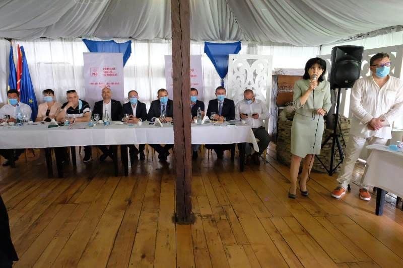 Președintele PSD Botoșani Doina Federovici a primit votul de încredere al colegilor pentru candidatura la șefia Consiliului Județean