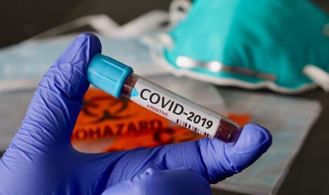 Alertă în Botoșani după ce directorul Casei de Asigurări de Sănătate a fost testat pozitiv pentru coronavirus