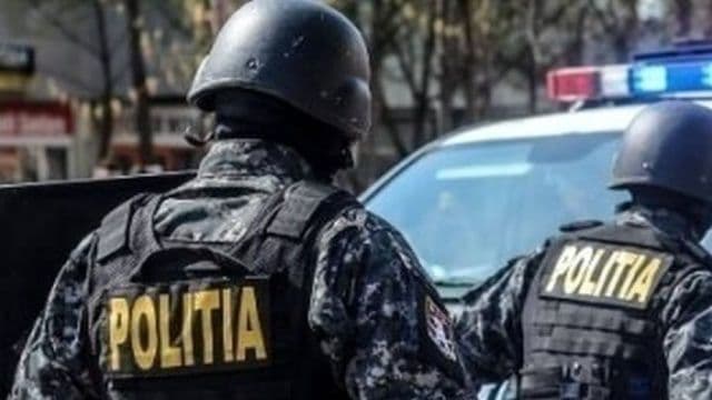 Peste 700 de pachete de țigări de contrabandă confiscate în urma unor percheziții domiciliare