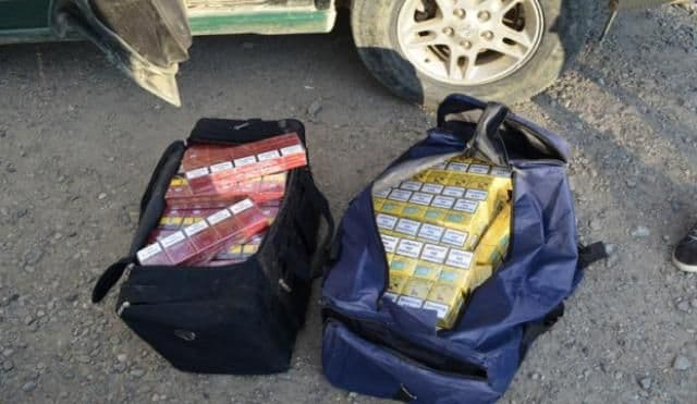 Bătrână prinsă în timp ce comercializa țigări de contrabandă în Piața Centrală