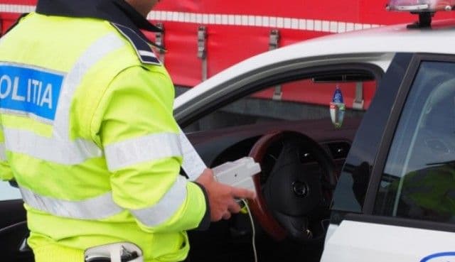 Șofer beat și fără permis prins de polițiști la volanul unui BMW