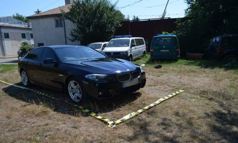 BMW de peste 83.000 de lei, căutat de autorităţile din Marea Britanie, descoperit la Botoşani - FOTO