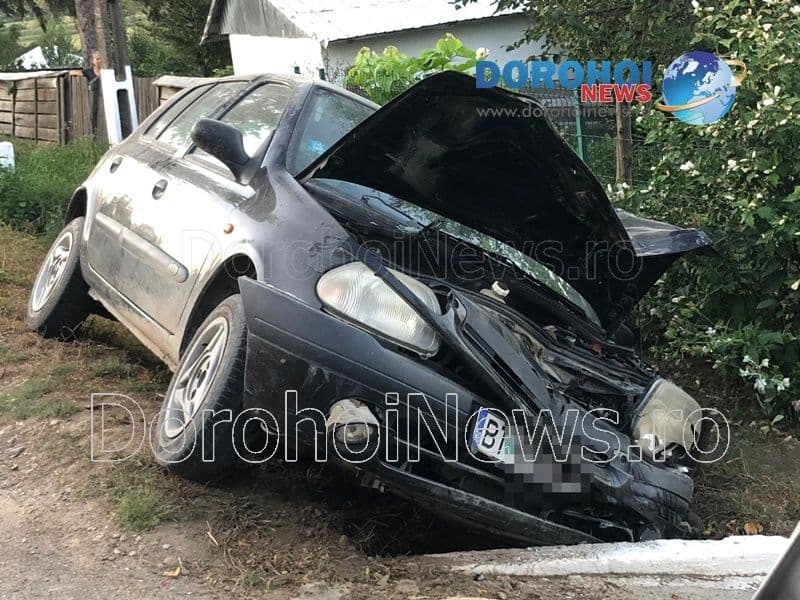 Accident la Cobâla! A ieșit la plimbare beat, fără permis și cu copilul de doi ani în mașină - FOTO