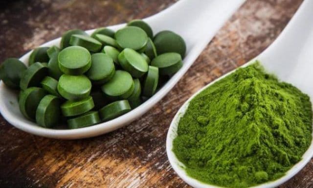 Cinci afecţiuni pe care le putem trata cu spirulină