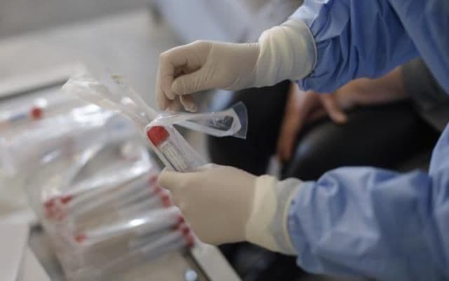 Cadre medicale din Dorohoi trimise la cursuri pentru a putea lucra pe aparatele de testare pentru COVID-19