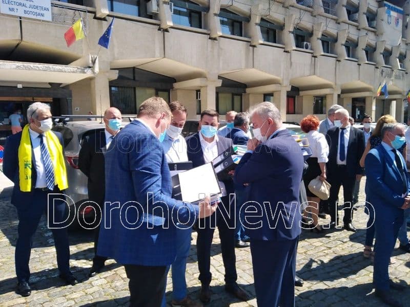 Organizația PNL Botoșani și-a depus candidaturile pentru alegerile locale - FOTO