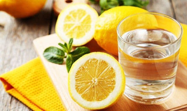 Tratamente naturale pe bază de suc de lămâie