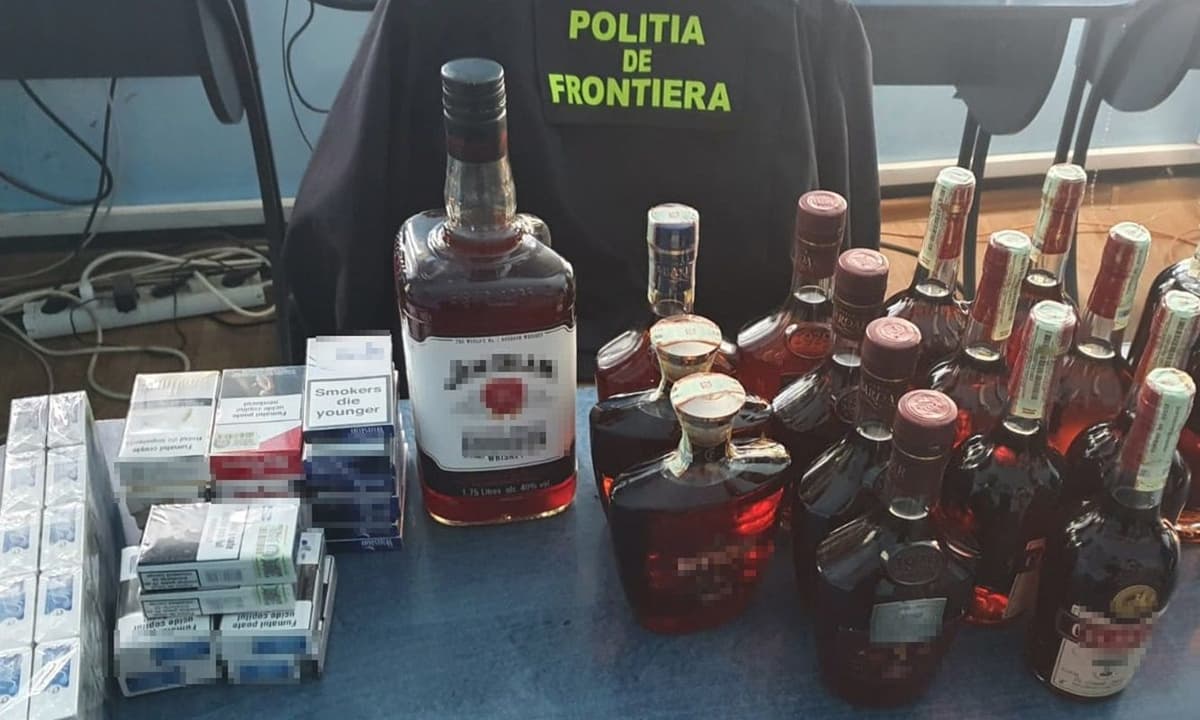 Alcool și țigări de contrabandă, depistate de poliţiştii de frontieră - FOTO