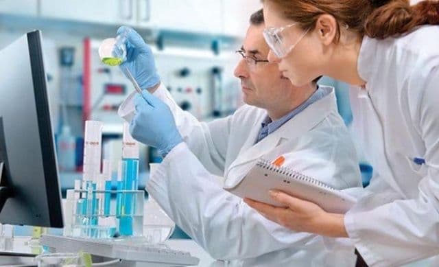 A fost lansat primul test rapid COVID-19 produs în România. Este extrem de simplu de folosit!