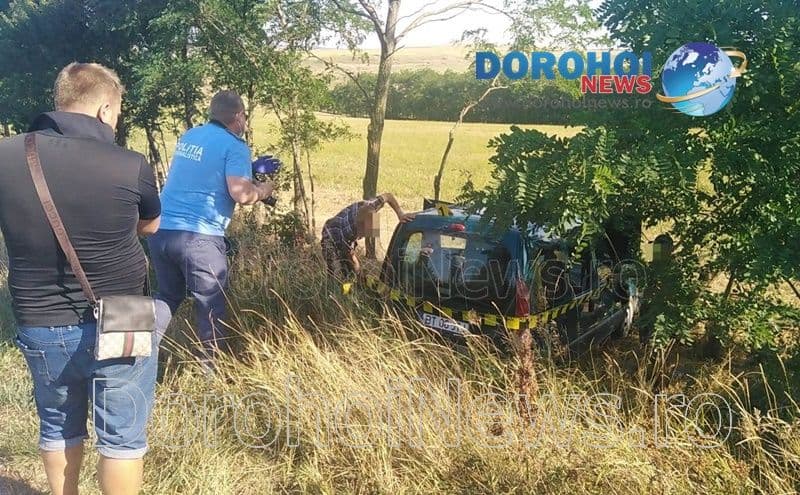 Dorohoieni răniți într-un accident! O mașină scăpată de sub control s-a oprit în copacii de pe marginea drumului - FOTO