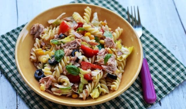 Salată de paste cu ton