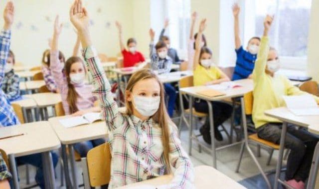 Părinții răsuflă ușurați! Copiii nu vor mai avea nevoie de declarație pe propria răspundere în noul an școlar