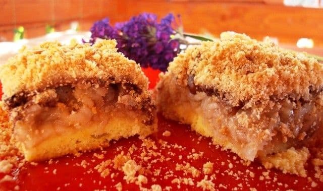Prăjitură cu mere și biscuiți
