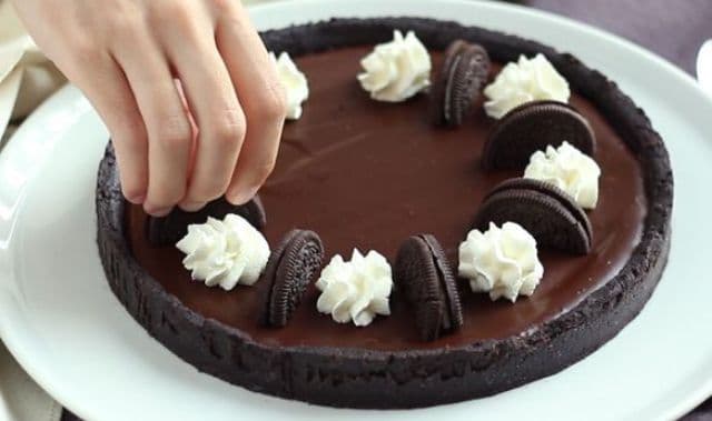 Tartă Oreo cu ciocolată fără coacere