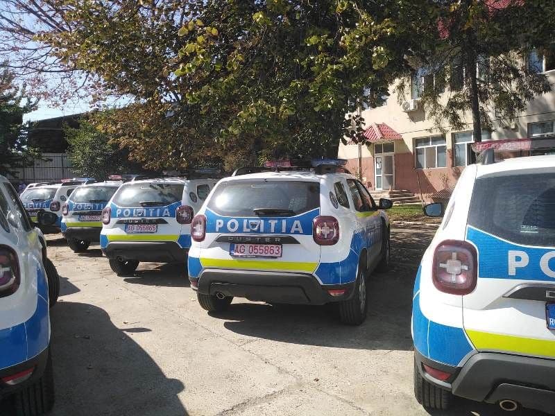 Poliţia Botoşani a primit 15 autospeciale noi marca Dacia Duster inscripționate – FOTO