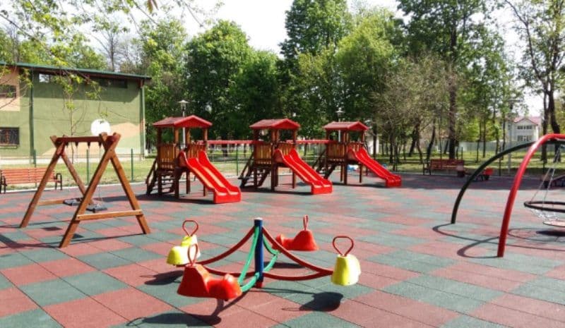 Veste bună pentru copiii și părinții din județul Botoșani! Se REDESCHID locurile de joacă