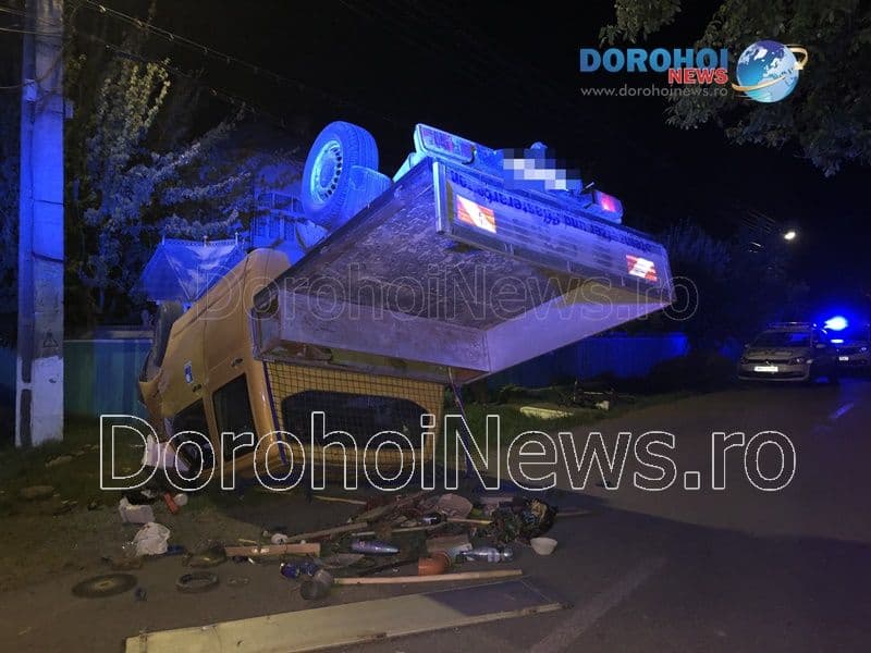 Accident mortal la Dumbrăvița! O autoutilitară a intrat frontal într-o căruță apoi s-a răsturnat - FOTO