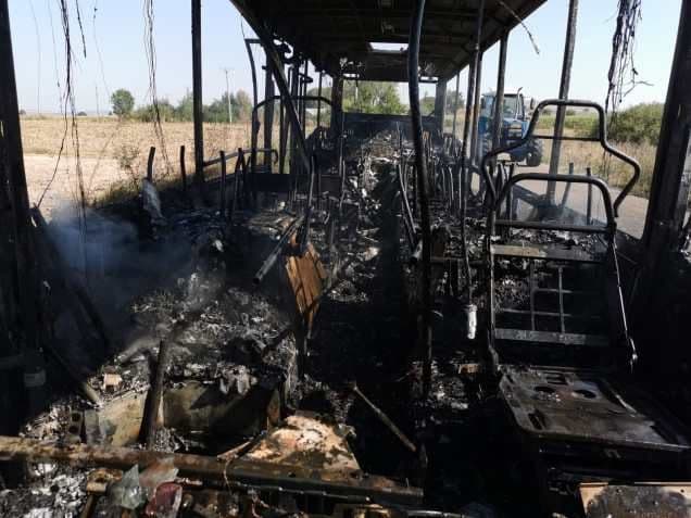 Momente cumplite pentru un șofer din Brăești după ce autobuzul pe care îl conducea a luat foc în timpul mersului