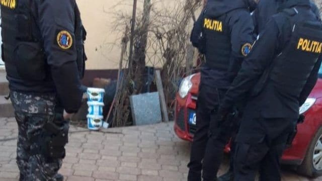 Percheziţii în județul Botoșani la persoane bănuite de contrabandă cu ţigări