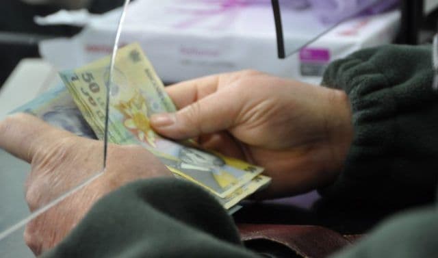 IMPORTANT! Află cum vor fi achitate plățile certificatelor de înmatriculare și a permiselor de la 1 octombrie