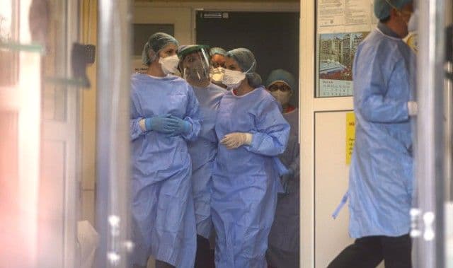 Șapte angajaţi ai laboratorului de analize de la Mavromati infectați cu virusul SARS-COV-2