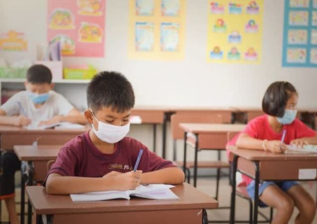 Autoritățile județene iau în calcul ca toate instituțiile de învățământ să funcționeze după scenariul verde