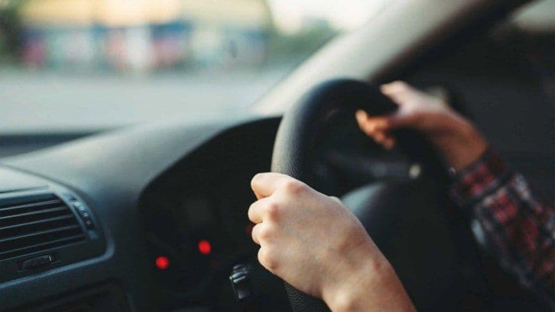 Hoț arestat după ce a furat o mașină și s-a plimbat cu ea, deși nu avea permis