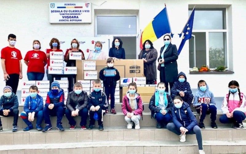 Școala din Viișoara primește ajutor de urgență pentru a avea acces la educație