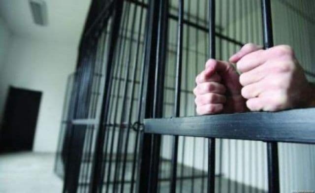 Nu a stat în arest la domiciliu, așa că a ajuns în Arestul Poliției