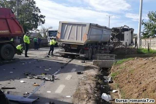 Accident violent în Iași! Impact frontal între două TIR-uri - FOTO
